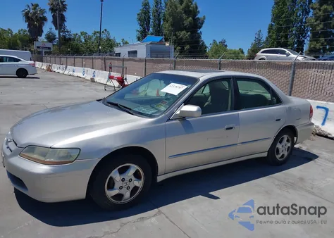 1998 Honda Accord Ex z USA, uszkodzony, nr VIN 1HGCG6677WA207165